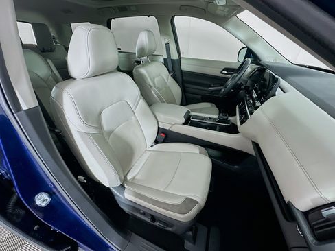 Used 2024 Nissan Pathfinder SL w/ SL Premium Package image 35