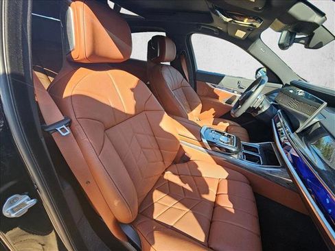 Used 2025 BMW 760i xDrive image 18