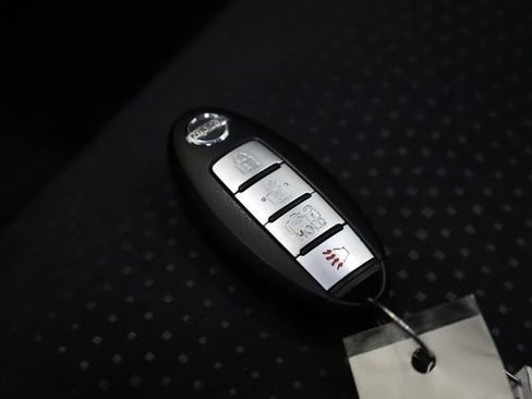 Used 2016 Nissan Leaf SV image 32