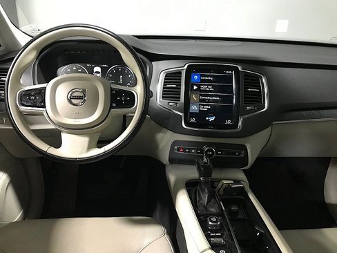 Used 2020 Volvo XC90 T5 Momentum w/ Protection Package Premier FWD image 21