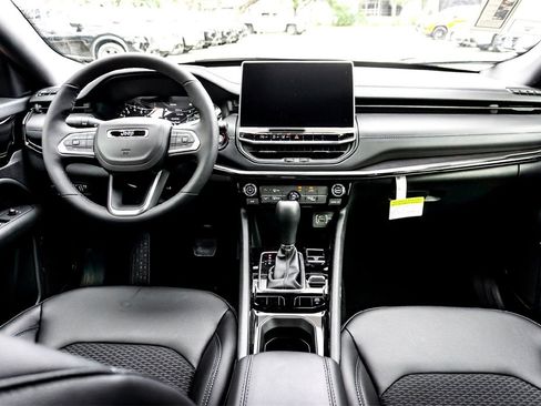 New 2026 Jeep Compass Latitude image 20