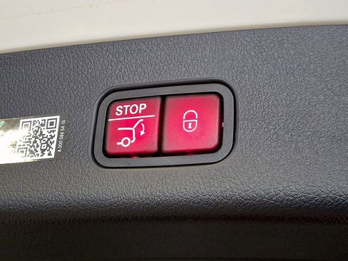 Certified 2025 Mercedes-Benz GLC 350e 4MATIC image 31