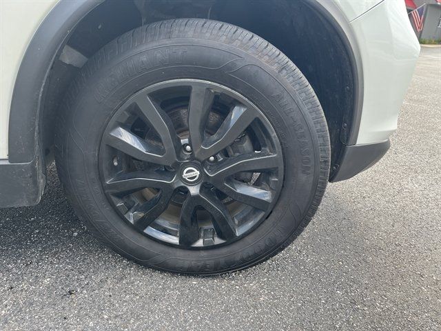 Used 2018 Nissan Rogue SV AWD/4WD image 6