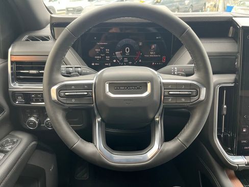 Used 2025 GMC Yukon XL Denali AWD/4WD image 22
