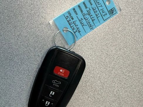 Used 2021 Toyota Highlander XLE image 36