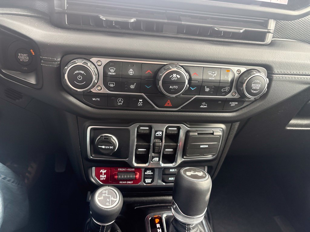 Used 2024 Jeep Wrangler Unlimited Rubicon w/ Convenience Group AWD/4WD image 22