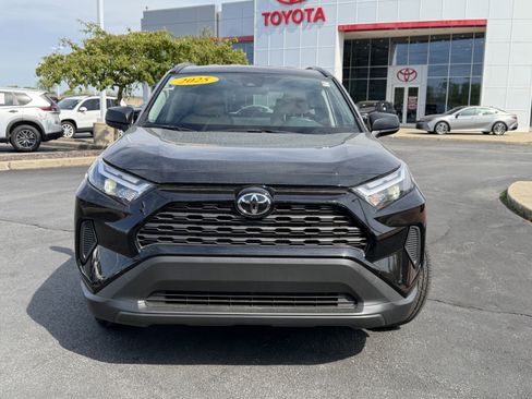 Used 2025 Toyota RAV4 LE AWD/4WD image 2