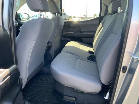 Used 2021 Toyota Tacoma SR5 AWD/4WD image 10
