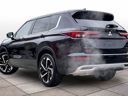 Used 2022 Mitsubishi Outlander SE image 11