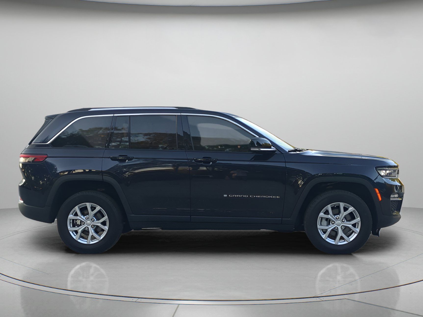Used 2023 Jeep Grand Cherokee Limited w/ Luxury Tech Group II AWD/4WD image 39