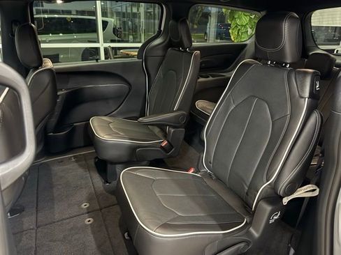 New 2026 Chrysler Pacifica Limited w/ S Appearance Package image 22