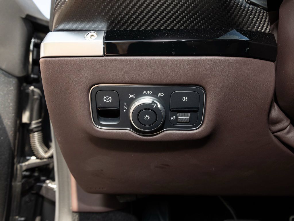 Used 2025 Aston Martin V8 Vantage Coupe RWD image 29