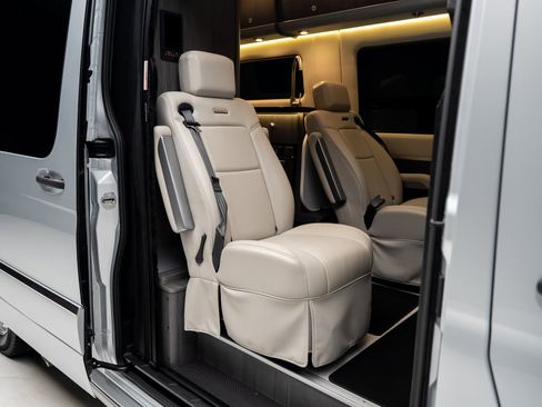 Used 2021 Mercedes-Benz Sprinter 3500 image 60