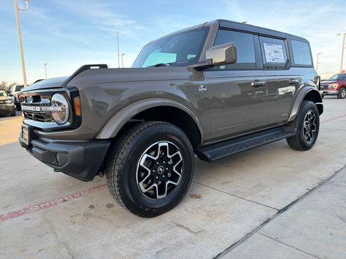 New 2025 Ford Bronco Outer Banks image 1