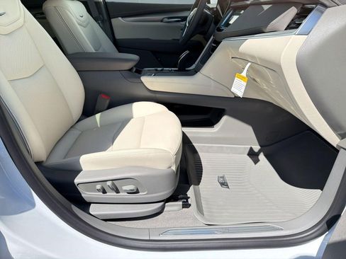 New 2026 Cadillac XT5 Premium Luxury w/ LPO, Floor Liner Package AWD/4WD image 30