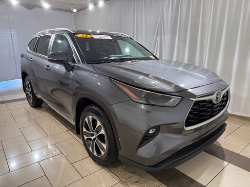 Certified 2024 Toyota Highlander XLE image 7