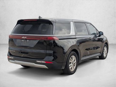 Used 2022 Kia Carnival LX image 5