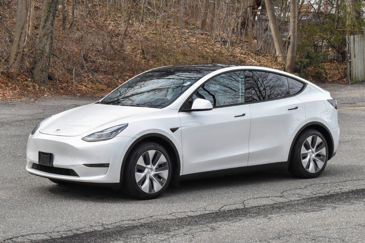 Used 2021 Tesla Model Y 2WD image 1