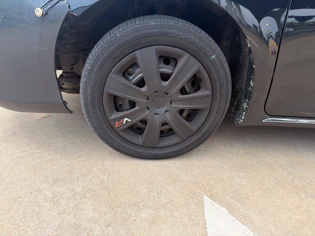 Used 2012 Toyota Camry LE FWD image 9