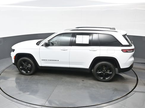 Used 2023 Jeep Grand Cherokee Altitude image 34