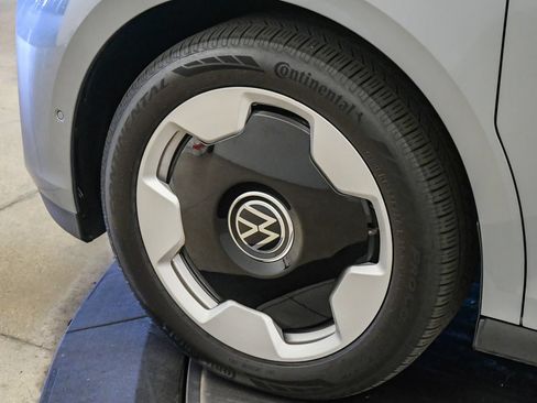 Used 2025 Volkswagen ID. Buzz Pro S RWD image 10