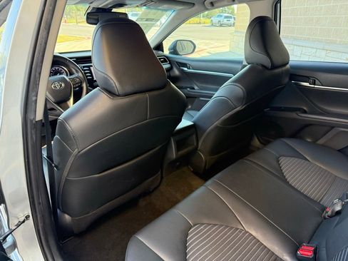 Used 2020 Toyota Camry SE image 21
