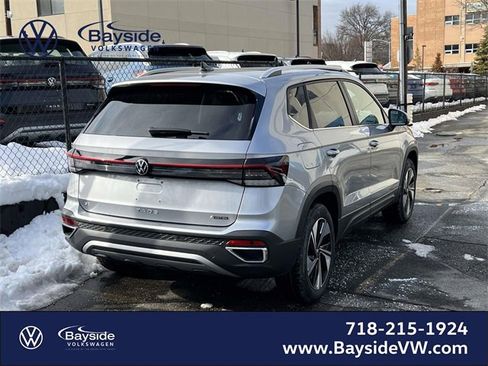 New 2026 Volkswagen Taos SE image 5