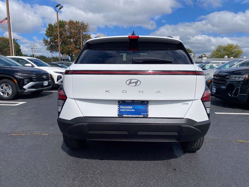 Certified 2024 Hyundai Kona SEL AWD/4WD image 4