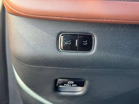 Certified 2025 Lincoln Navigator L Reserve AWD/4WD image 18