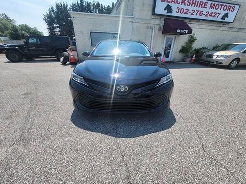 Used 2020 Toyota Camry LE w/ Convenience Package FWD image 2