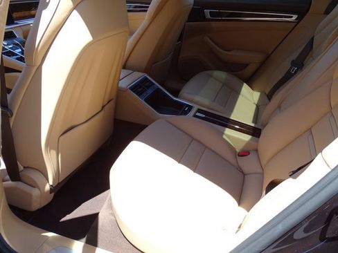 Used 2020 Porsche Panamera RWD image 12