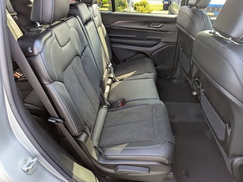 New 2025 Jeep Grand Cherokee L Altitude AWD/4WD image 36