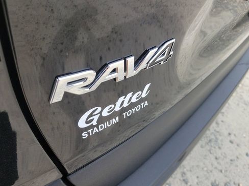 Used 2021 Toyota RAV4 LE image 5