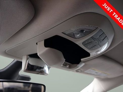 Used 2024 Chrysler Pacifica Touring-L image 35