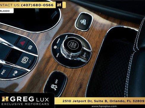 Used 2022 Bentley Bentayga image 45