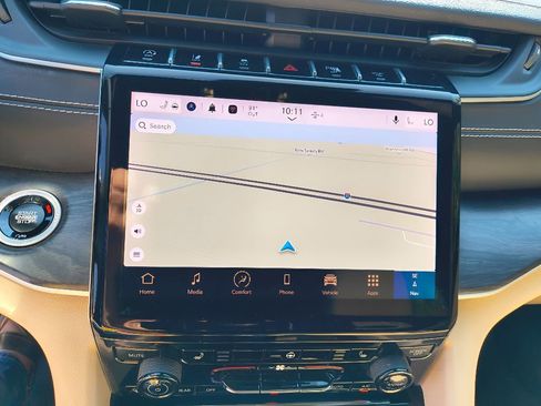 Used 2024 Jeep Grand Cherokee L Limited w/ Black Appearance Package image 23