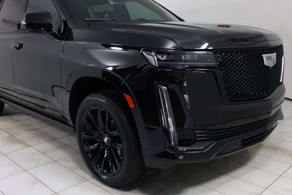 Used 2023 Cadillac Escalade ESV Sport Platinum w/ LPO, ONYX Package AWD/4WD image 37