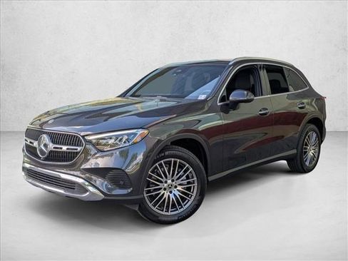 Used 2025 Mercedes-Benz GLC 300 image 1