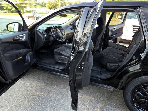 Used 2014 Nissan Pathfinder SV AWD/4WD image 25