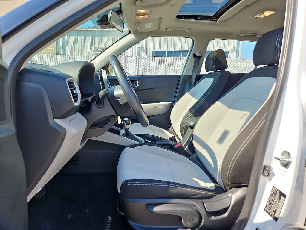 Used 2023 Hyundai Venue SEL FWD image 13