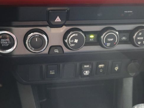 Used 2019 Toyota Tacoma TRD Off-Road image 15