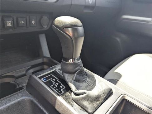 Used 2020 Toyota Tacoma TRD Sport w/ Technology Package image 10