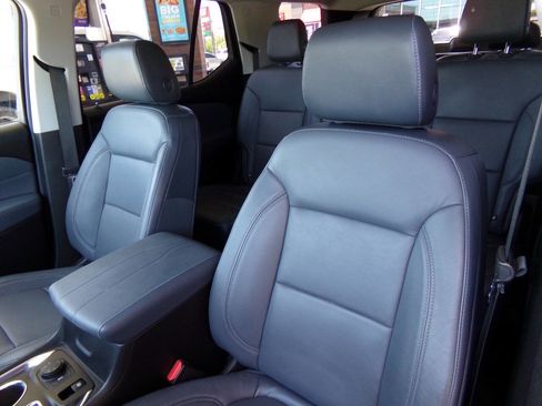 Used 2018 Chevrolet Traverse LT image 13