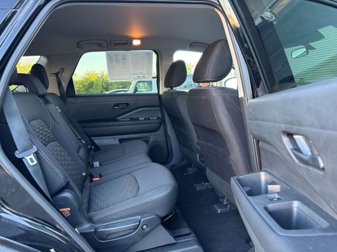 Used 2025 Nissan Pathfinder SV image 28