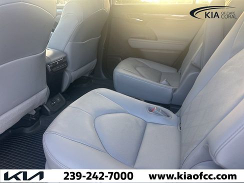 Used 2020 Toyota Highlander Platinum image 5