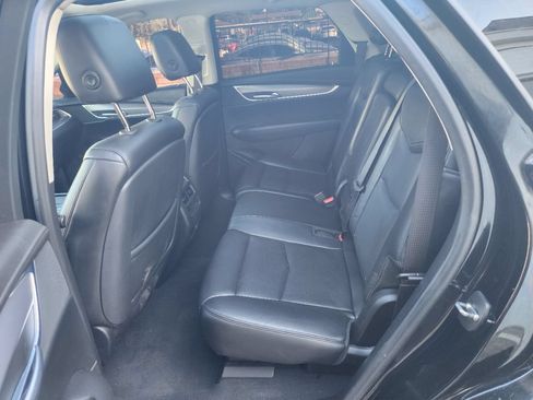 Used 2018 Cadillac XT5 Luxury w/ Driver Awareness Package FWD image 9