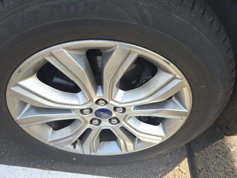 Used 2019 Ford Edge Titanium w/ Equipment Group 301A AWD/4WD image 23