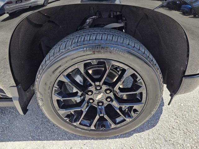 Used 2024 Chevrolet Silverado 1500 High Country w/ High Country Premium Package AWD/4WD image 9