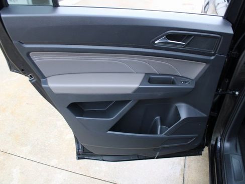 Certified 2023 Volkswagen Atlas Cross Sport SE image 22