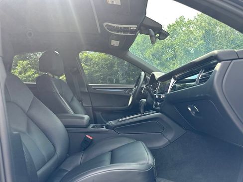 Used 2023 Porsche Macan AWD/4WD image 22